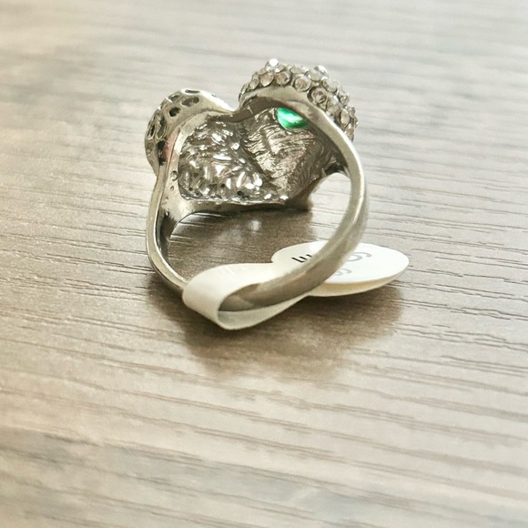 Emerald Green Crystal Silver Heart Filigree Ring - Picture 7 of 7
